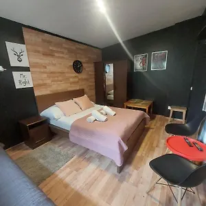 Funky Garage Apartament